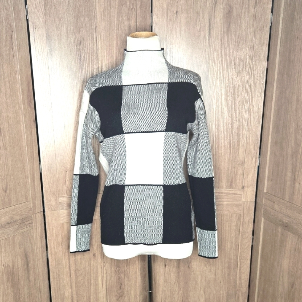 Tahari Black and White Checkered Women's Sweater
